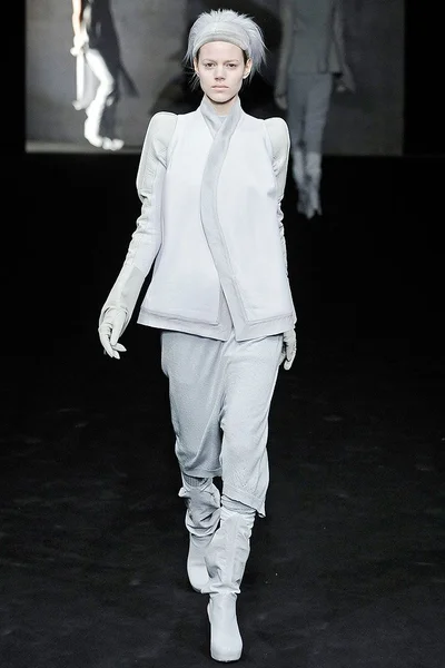 Look 12
